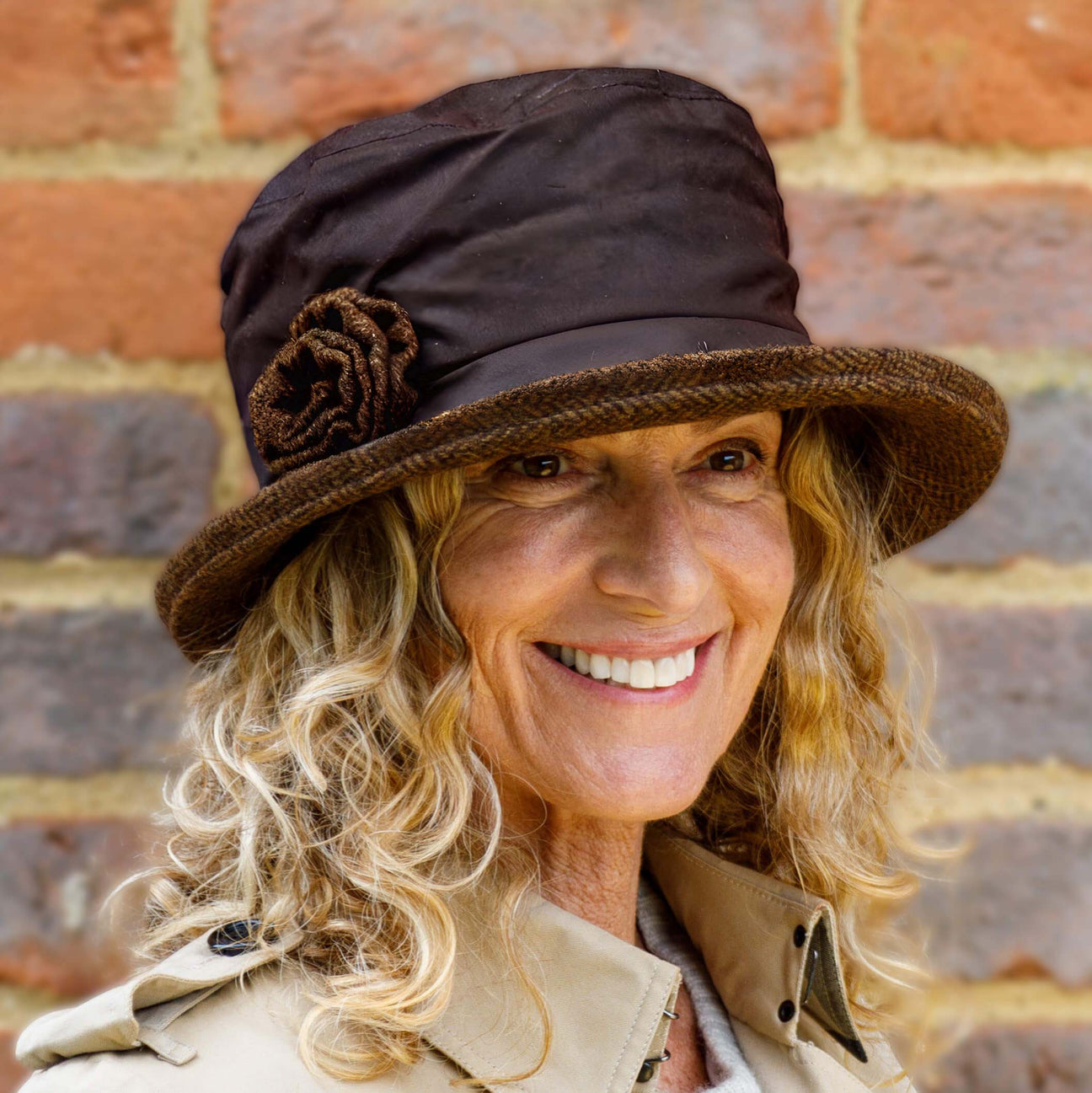 jojo_hats_elizabeth_brown_on_w